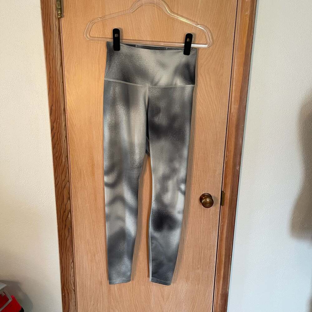 Nike One Dri-FIT High-Waisted Leggings graphic print size S